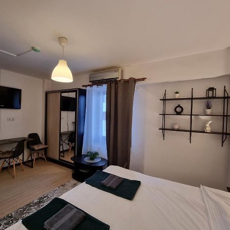 Central & Comfy, Peaceful Apt In Jászvásár Kültér fotó